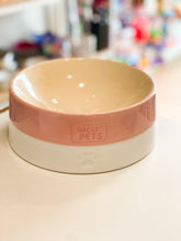 Carregar imagem no visualizador da galeria, Kit Comedouro Pote Cerâmica para Cachorro Rosa e Branco - M