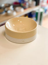 Carregar imagem no visualizador da galeria, Kit 2 Comedouros Cerâmica para Cachorro Bege e Branco - M
